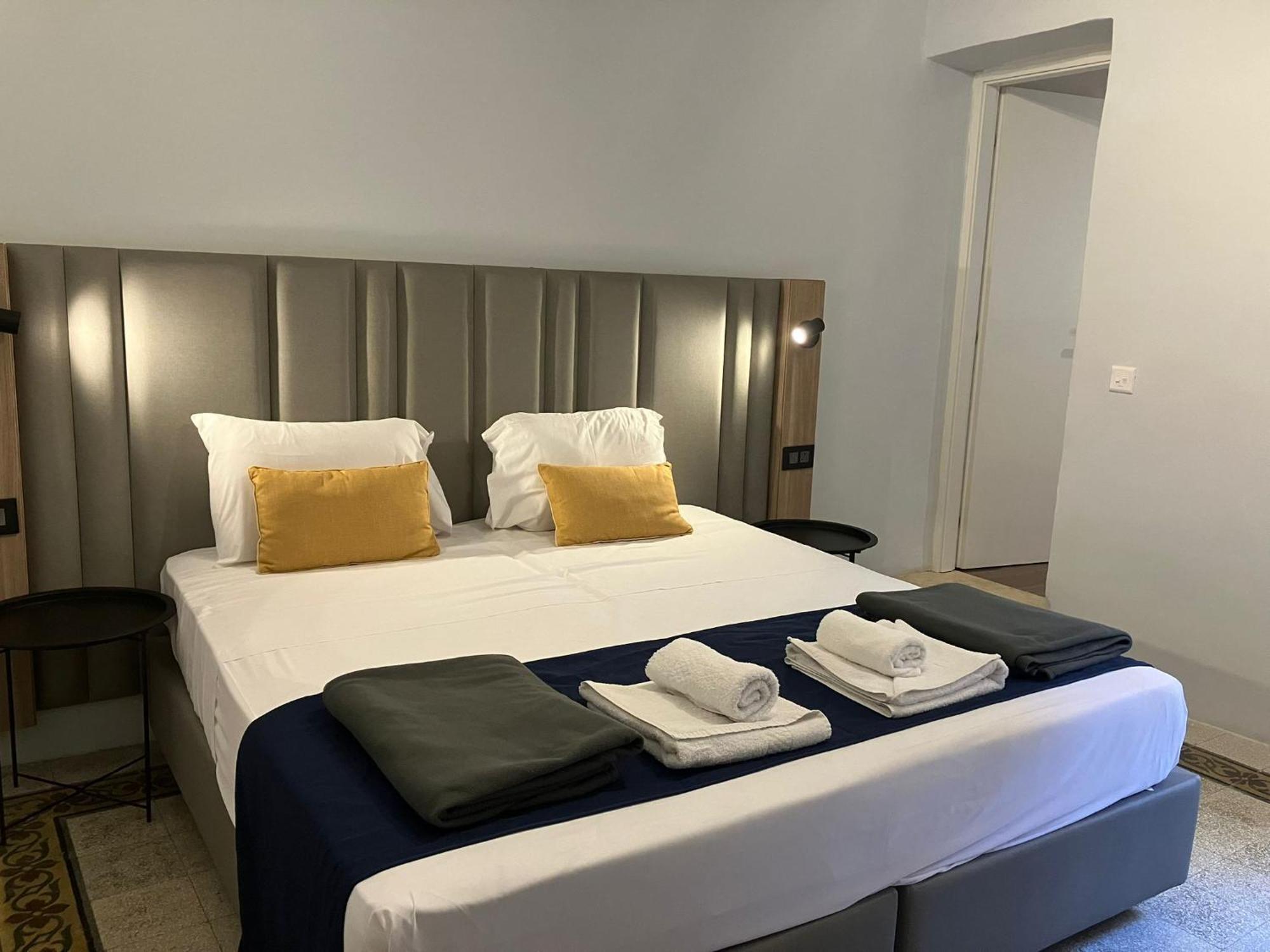 Mulberry Suites Валетта Экстерьер фото