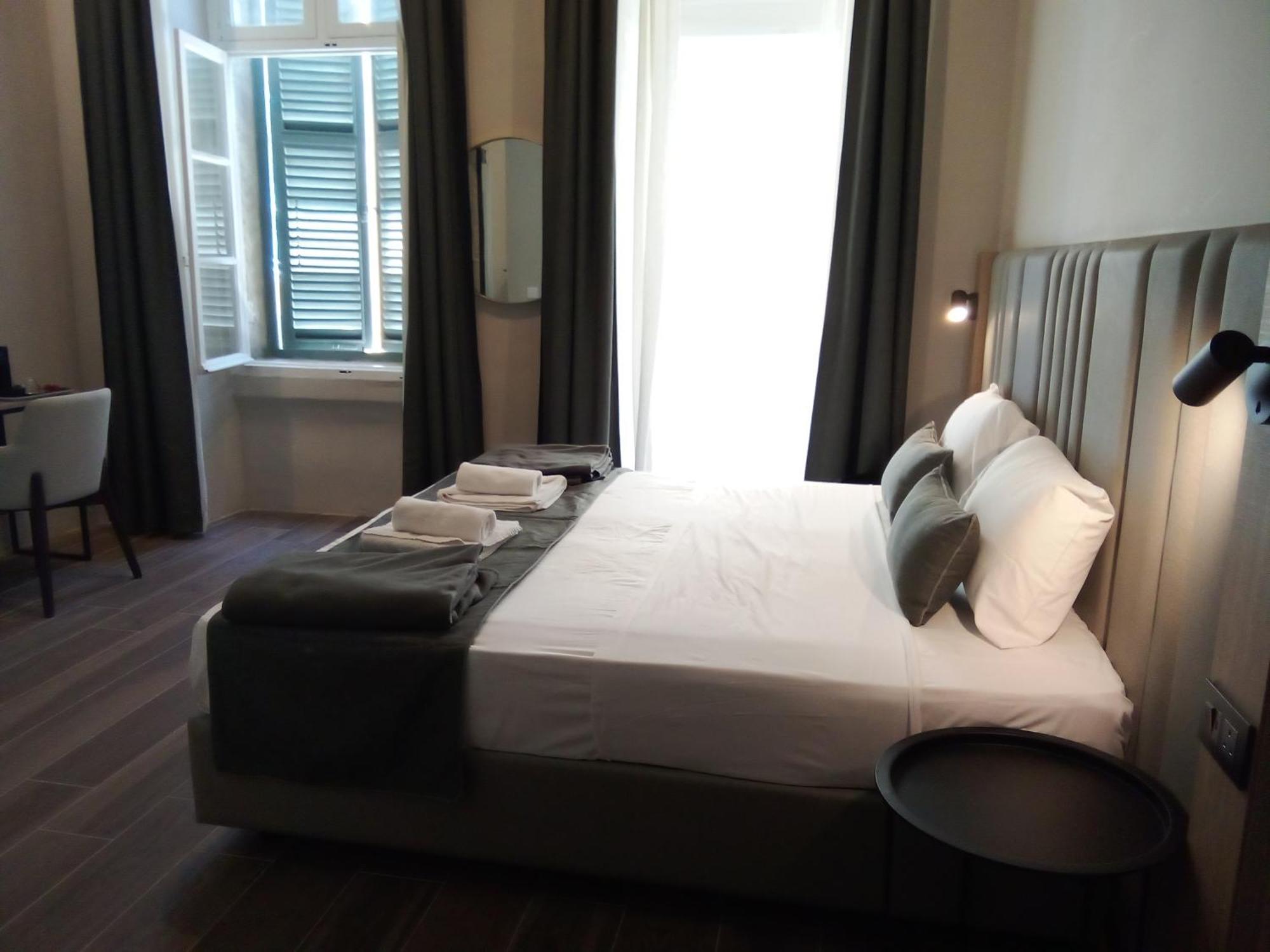 Mulberry Suites Валетта Экстерьер фото
